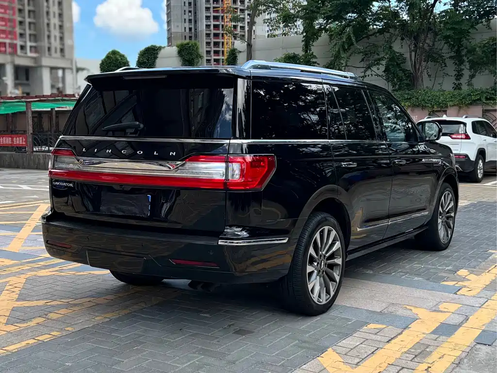 Lincoln Navigator 2019 — фото 27