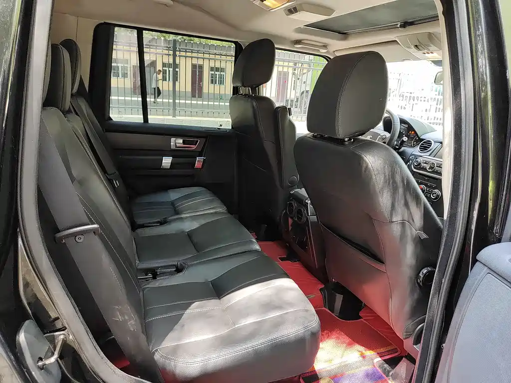 Land Rover Discovery 2014 — фото 10