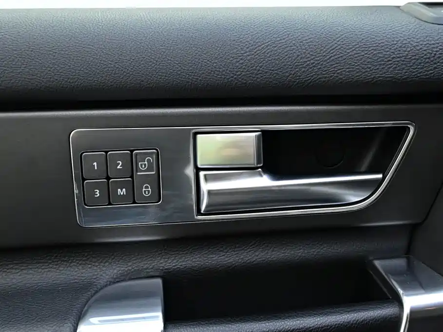 Land Rover Discovery 2016 — фото 16