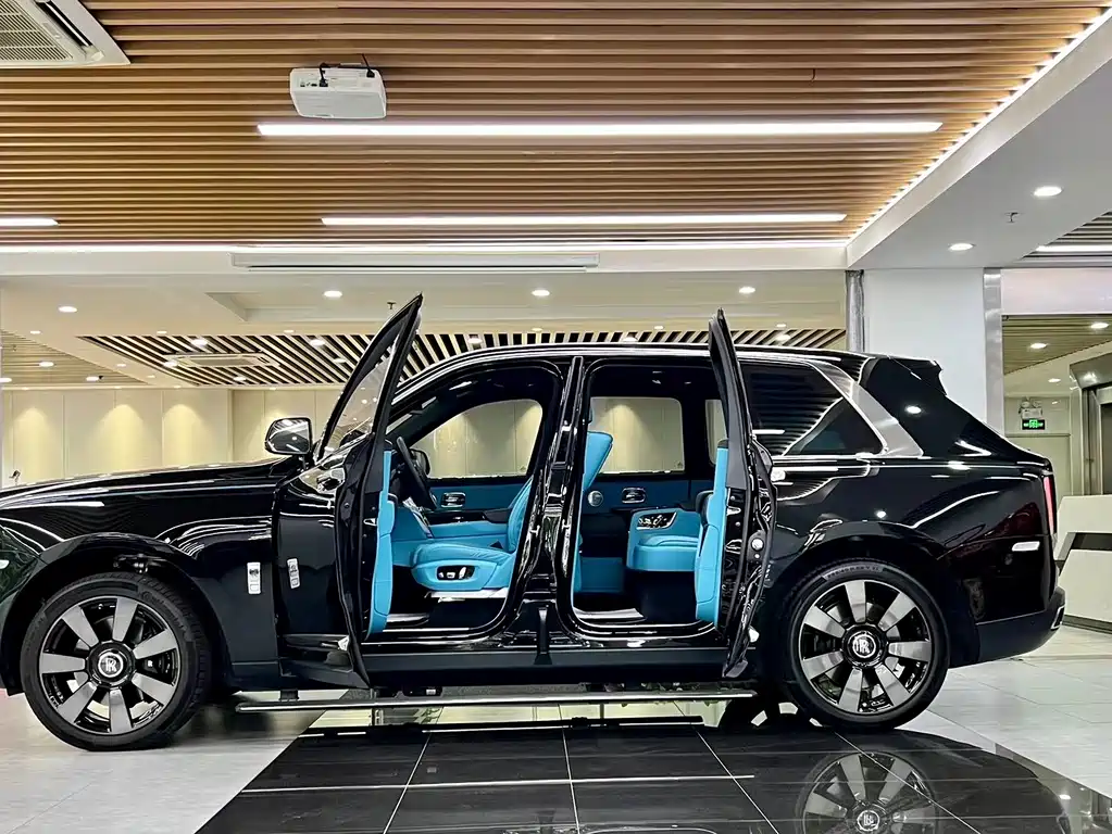 Rolls-Royce Cullinan 2022 — фото 4