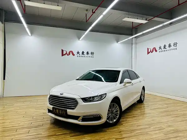Ford Taurus 2015