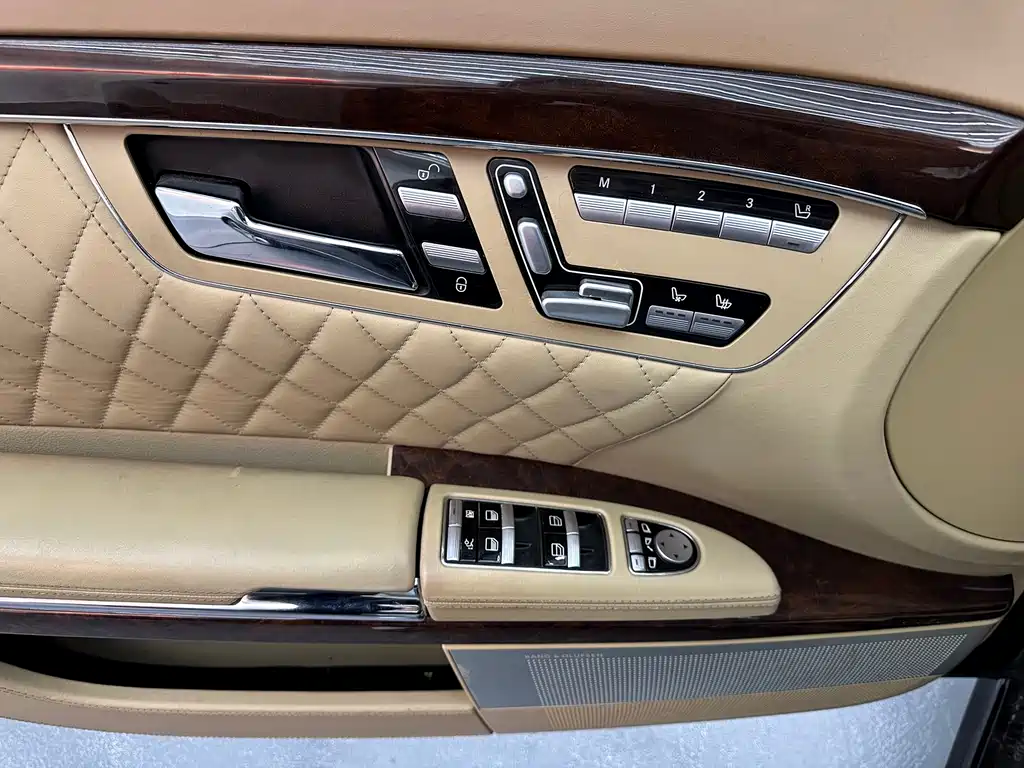 Mercedes-Benz S-Class AMG 2010 — фото 27