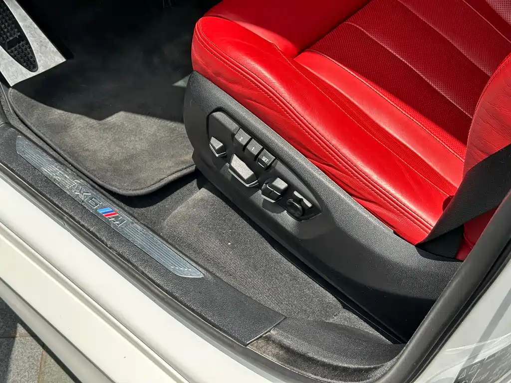 BMW X6 M 2017 — фото 26