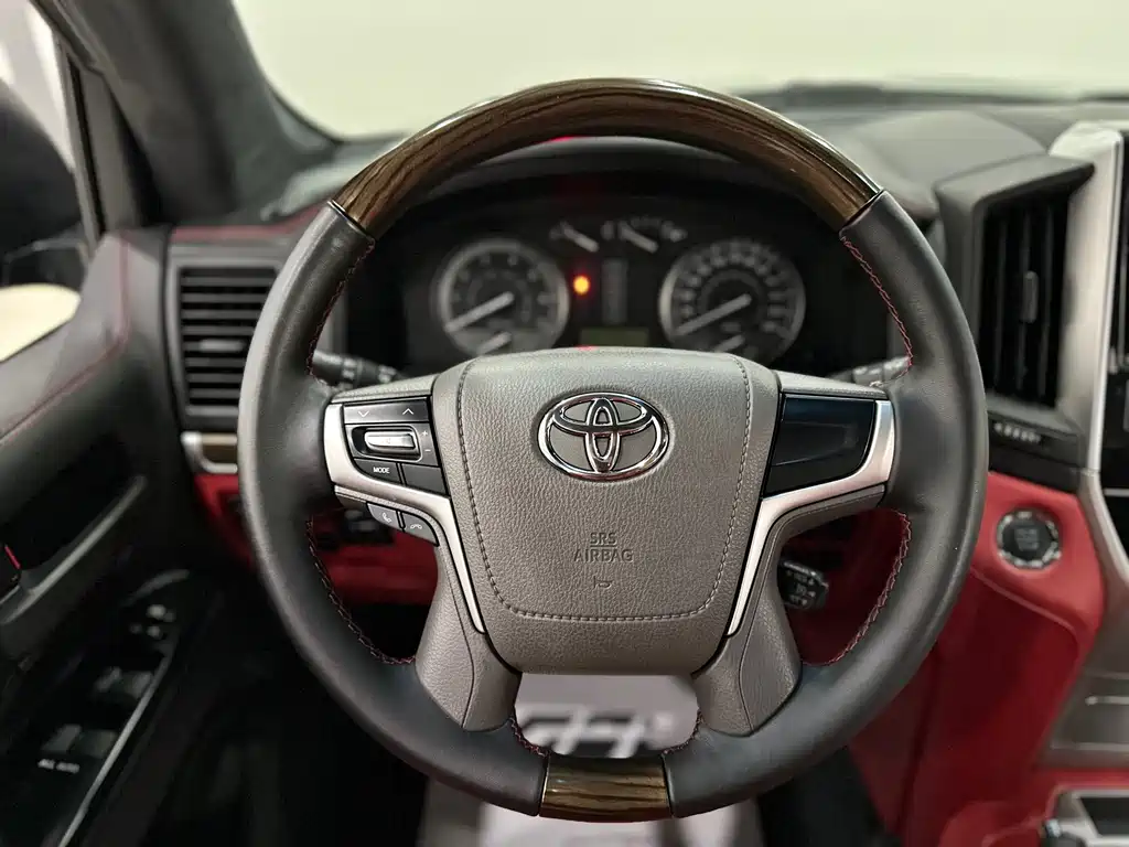 Toyota Land Cruiser 2020 — фото 11