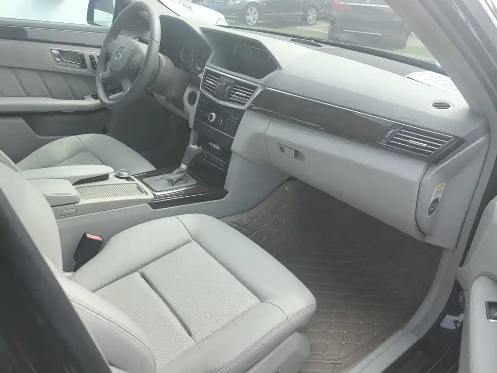 Mercedes-Benz E-Class 2010 — фото 14