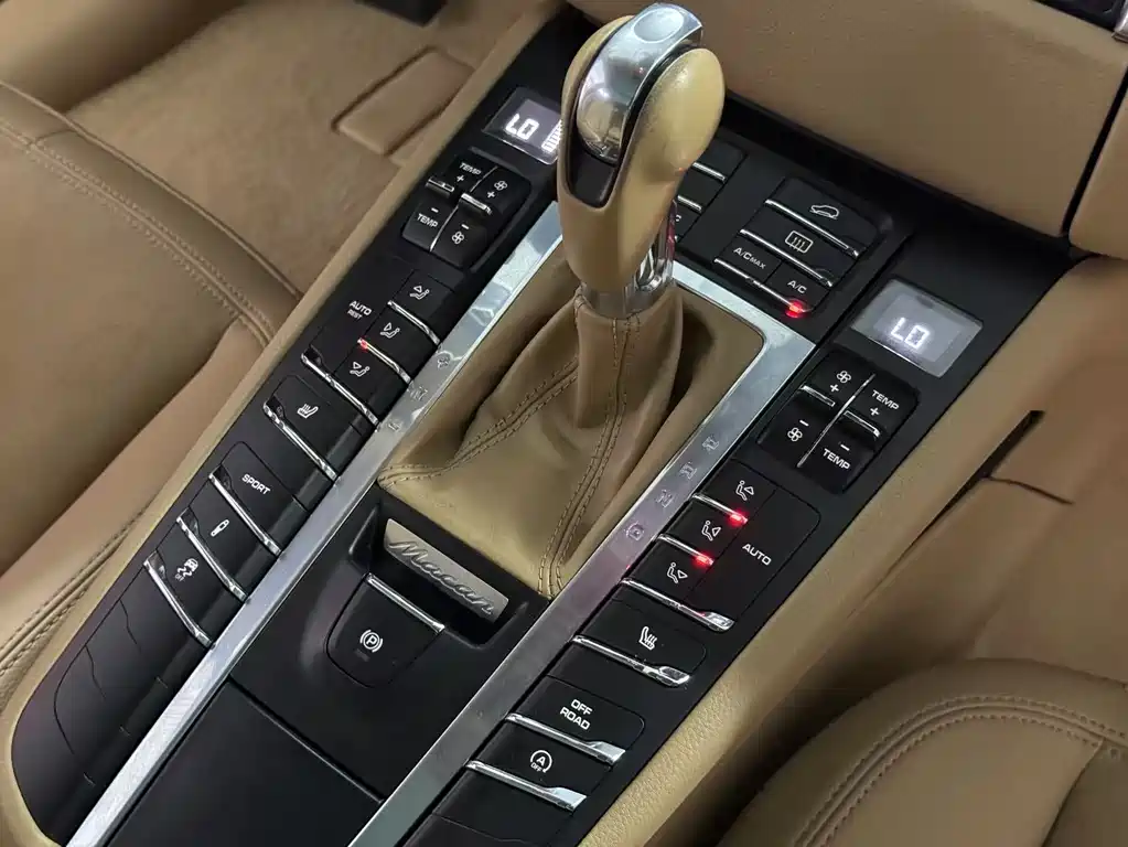 Porsche Macan 2015 — фото 16