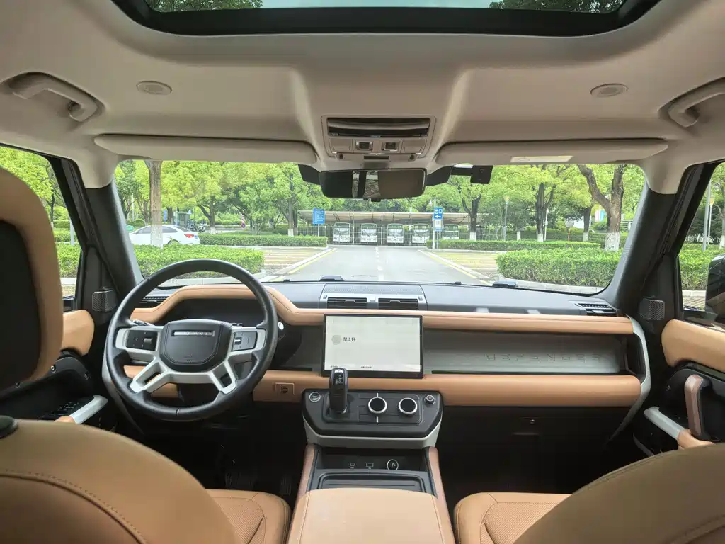 Land Rover Defender 2023 — фото 16