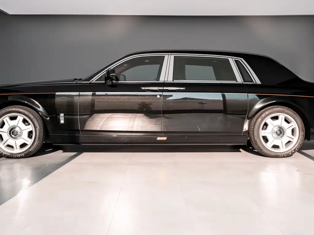 Rolls-Royce Phantom 2016 — фото 3