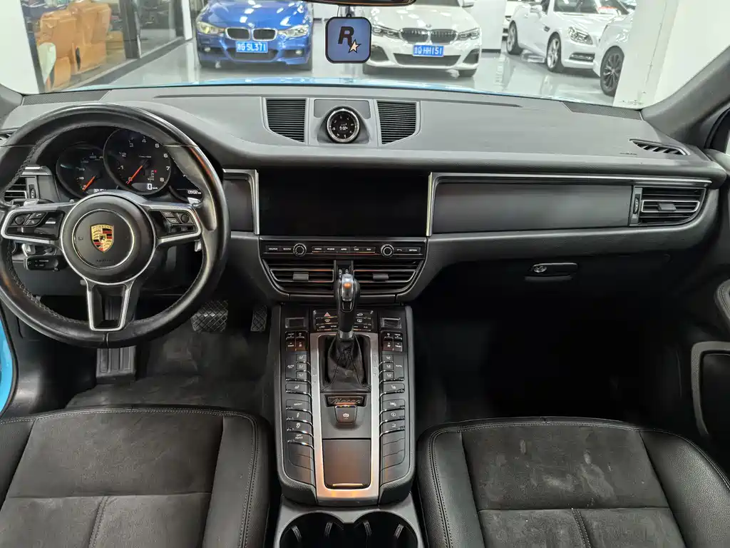 Porsche Macan 2020 — фото 10