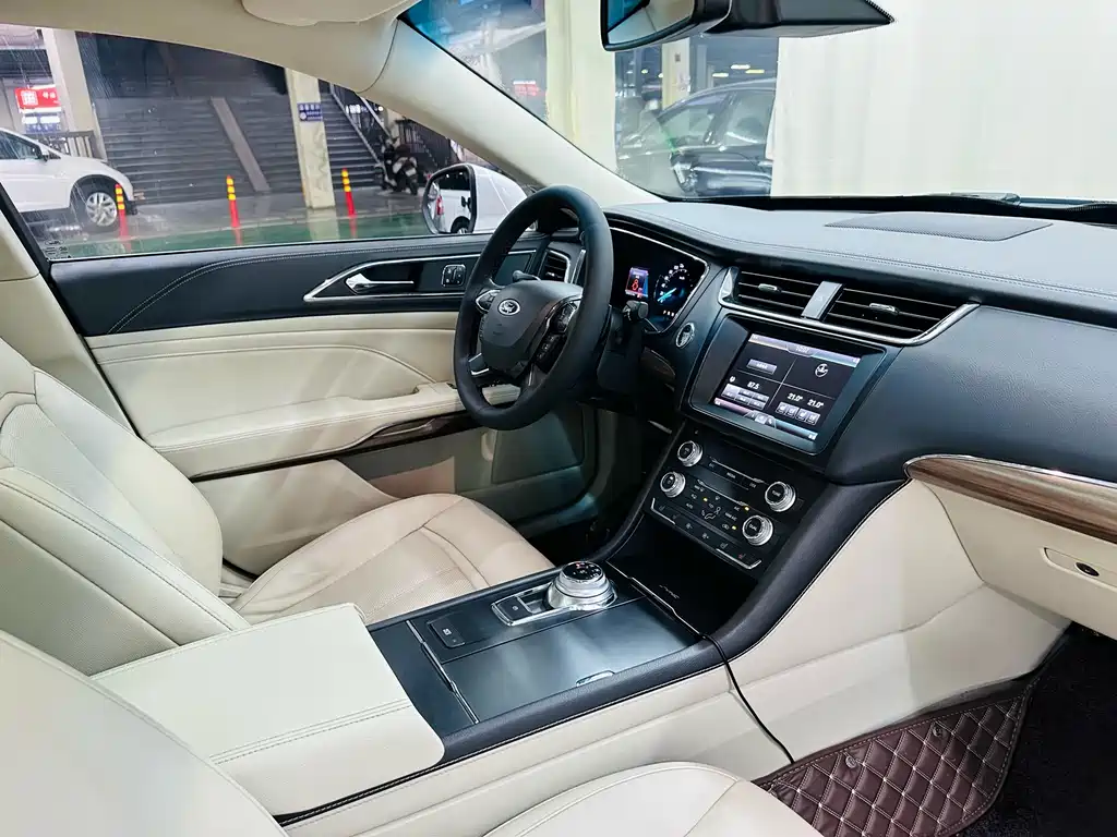Ford Taurus 2016 — фото 12