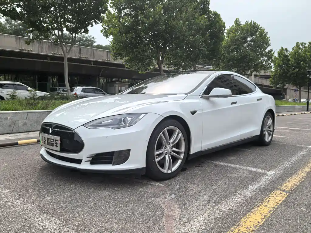 Tesla Model S 2015 — фото 1