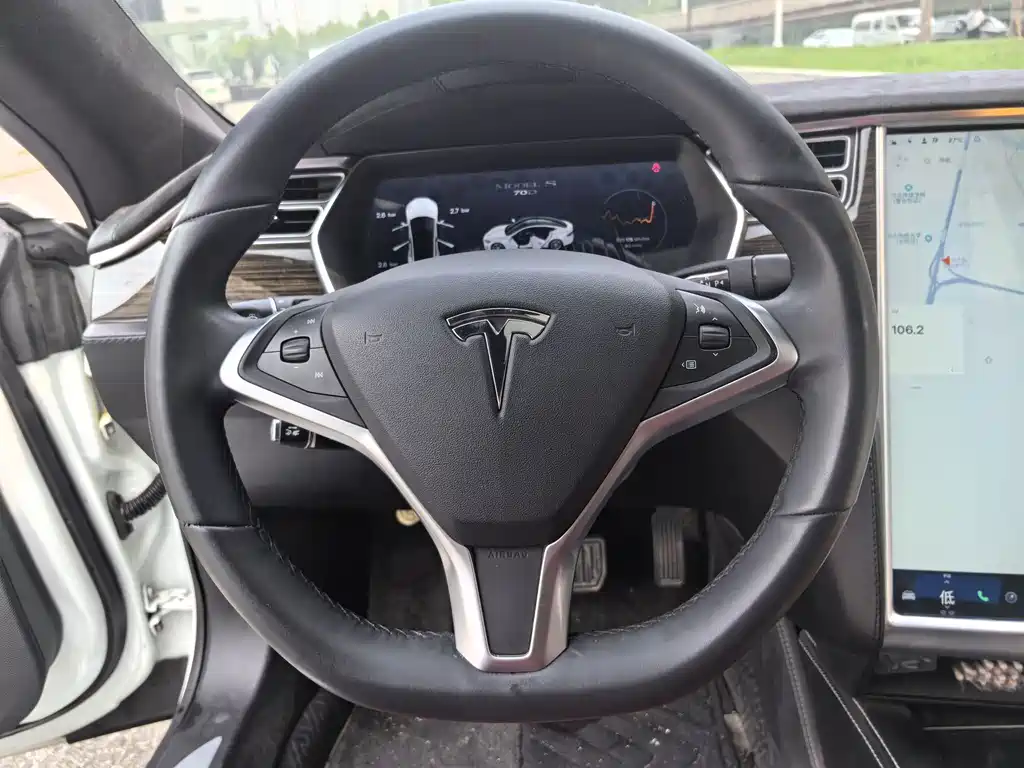 Tesla Model S 2015 — фото 11