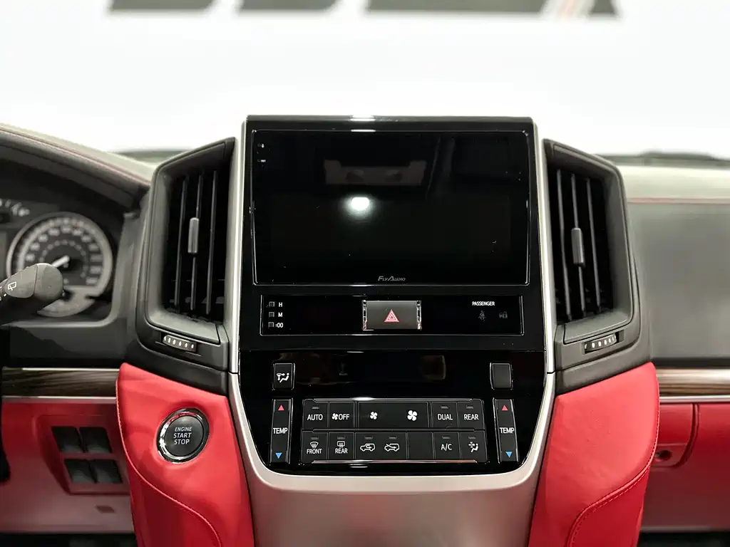 Toyota Land Cruiser 2020 — фото 13