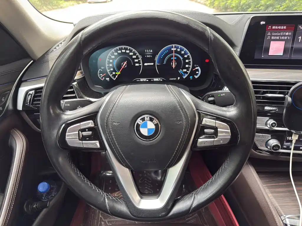 BMW 5 Series New Energy 2019 — фото 10