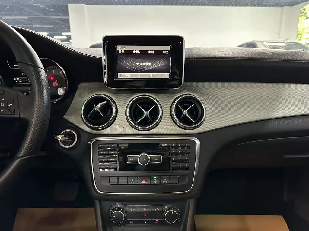 Mercedes-Benz GLA 2015 — фото 11