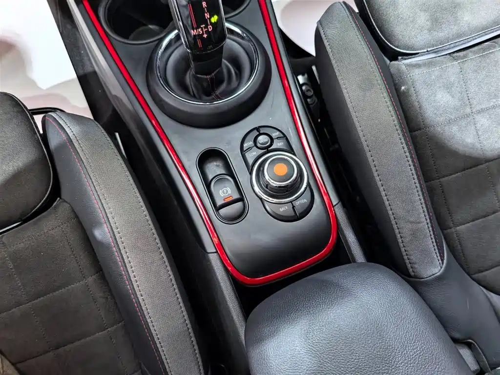 MINI JCW Countryman 2021 — фото 12