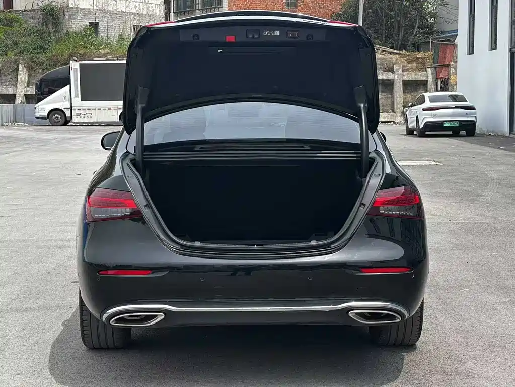 Mercedes-Benz E-Class 2023 — фото 13