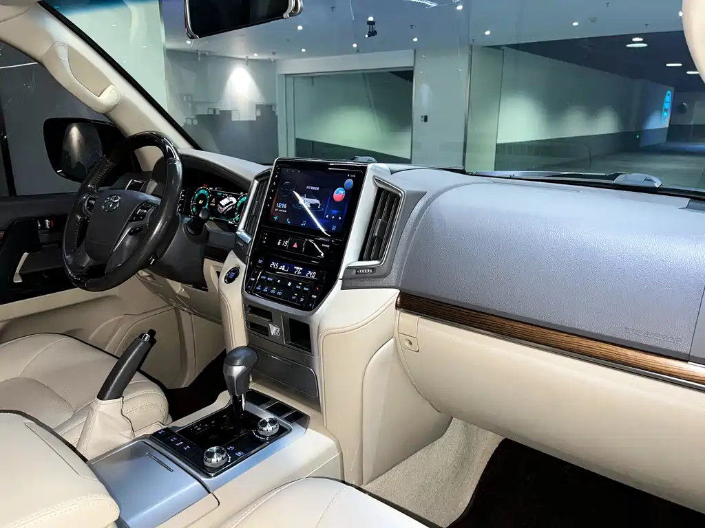 Toyota Land Cruiser 2019 — фото 8