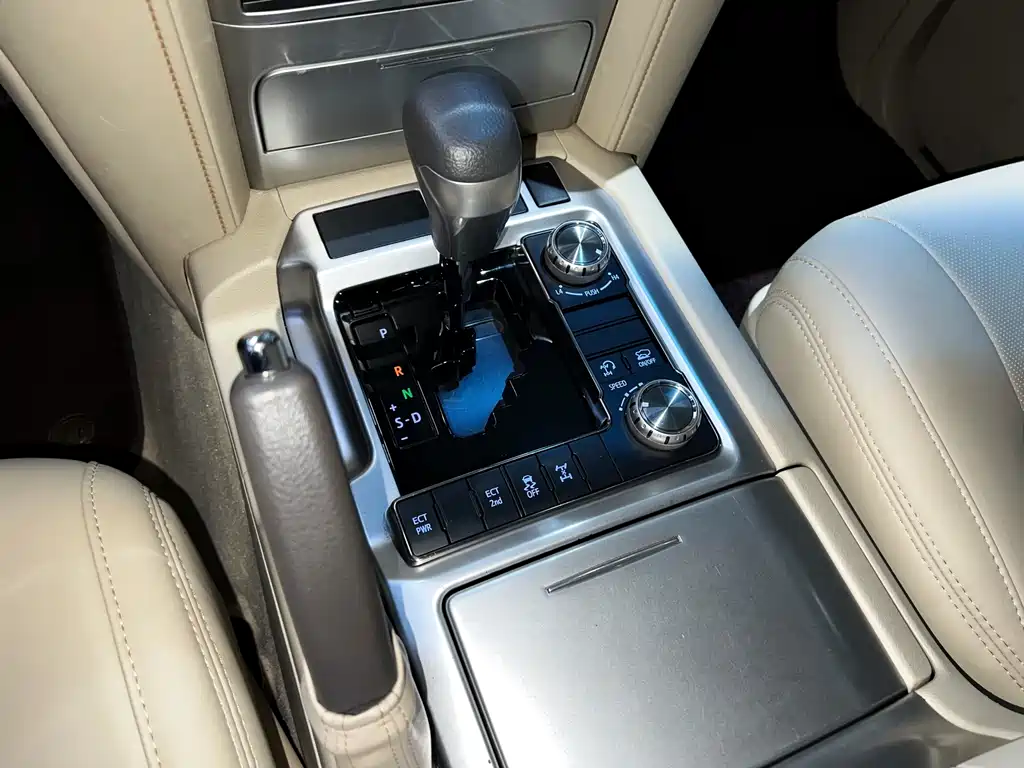 Toyota Land Cruiser 2019 — фото 6