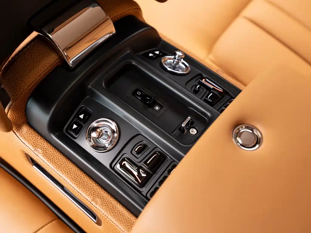 Rolls-Royce Phantom 2016 — фото 19