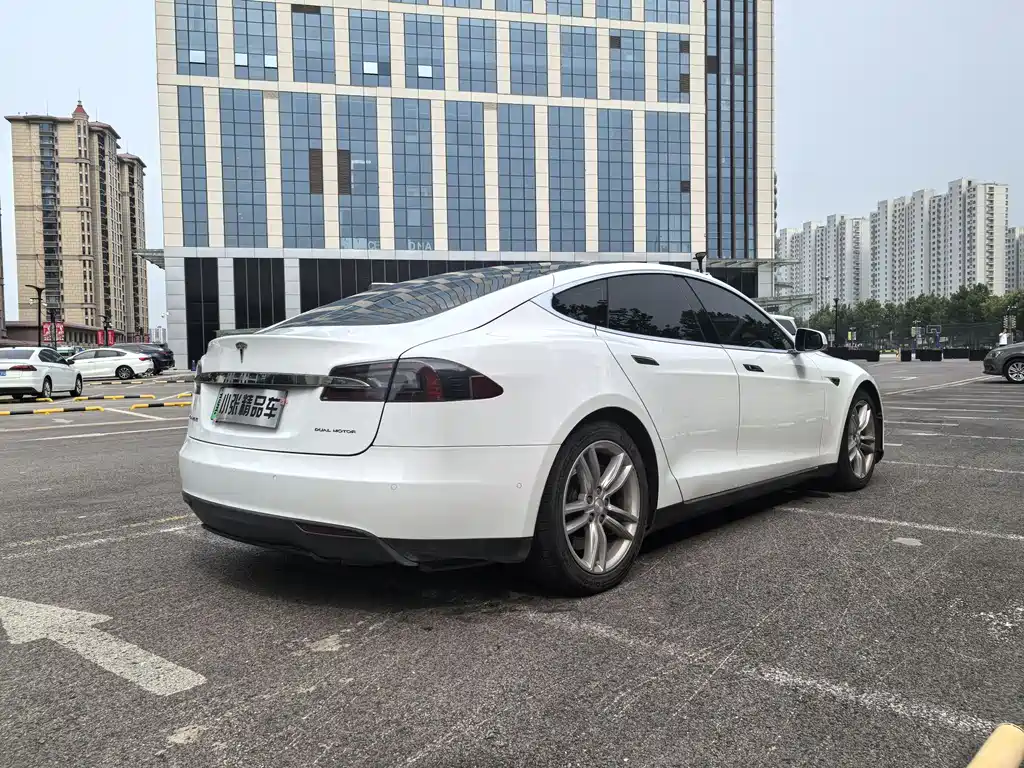 Tesla Model S 2015 — фото 6