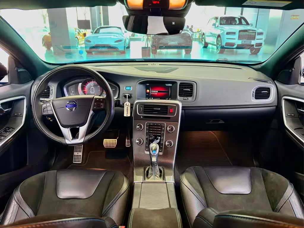 Volvo S60 2017 — фото 16