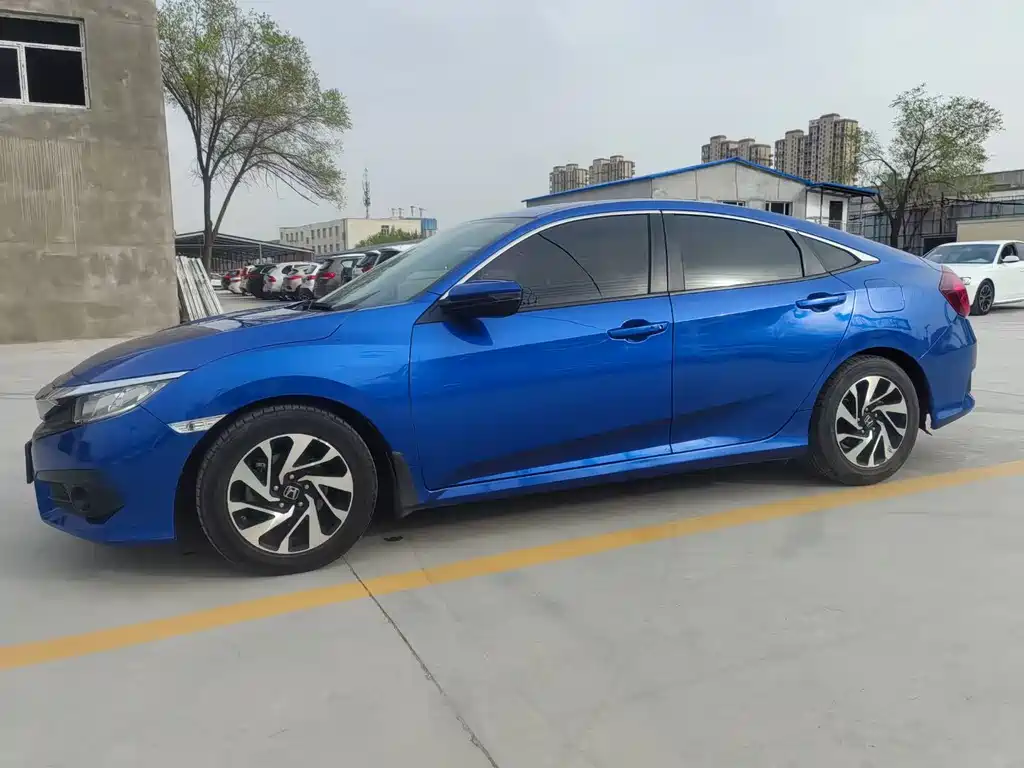 Honda Civic 2018 — фото 2