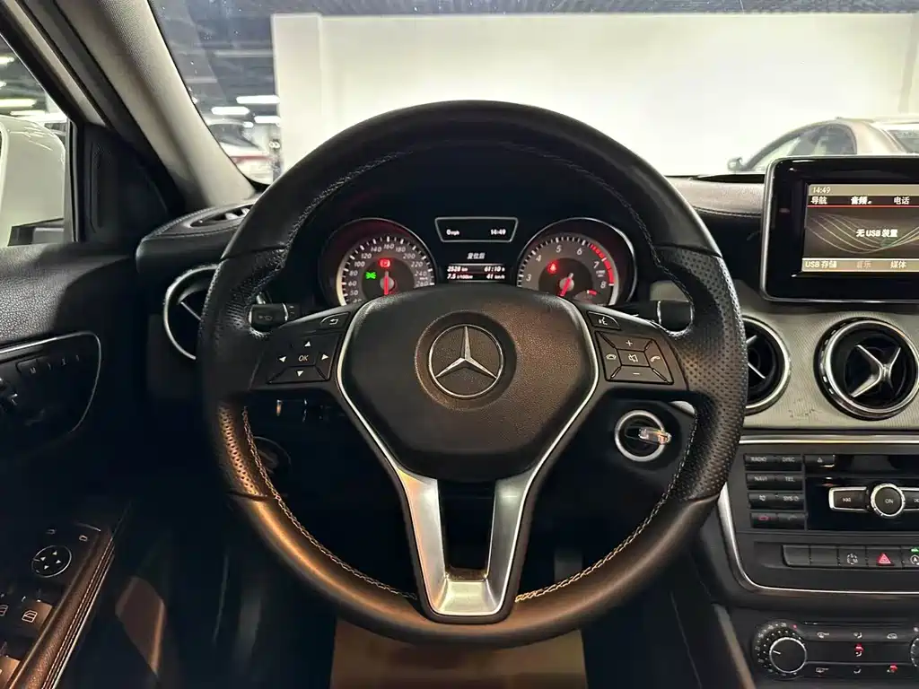Mercedes-Benz GLA 2015 — фото 10