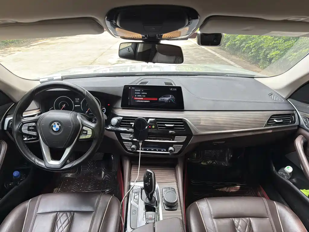 BMW 5 Series New Energy 2019 — фото 7