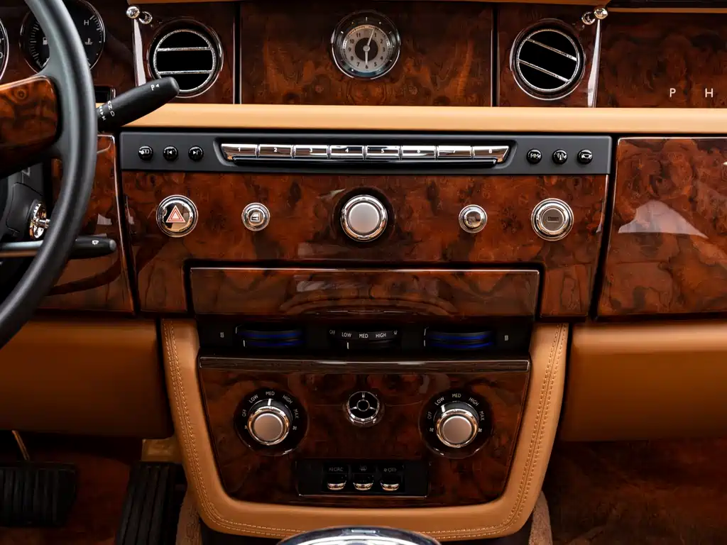 Rolls-Royce Phantom 2016 — фото 13