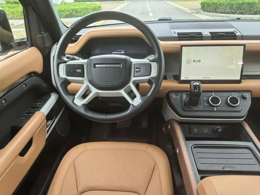 Land Rover Defender 2023 — фото 17