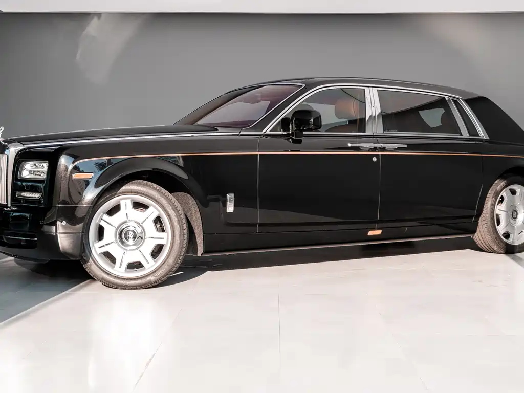 Rolls-Royce Phantom 2016 — фото 2