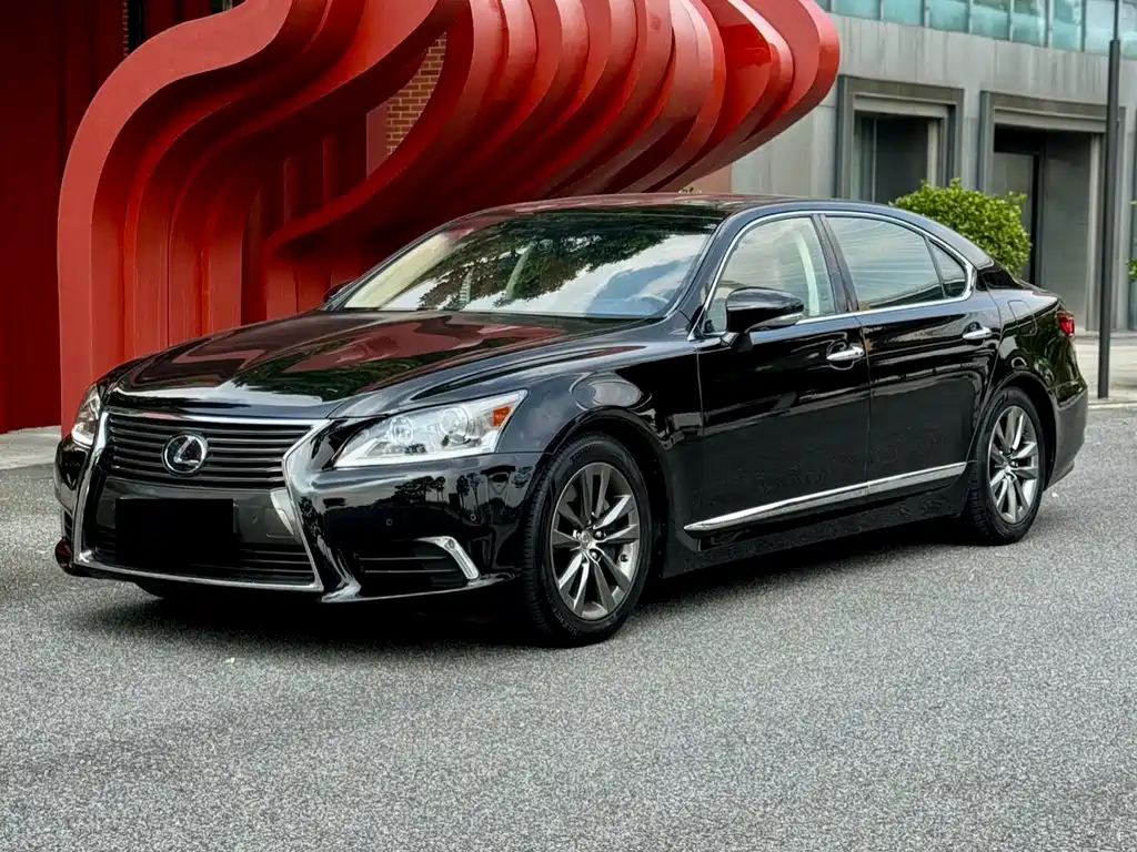 Lexus LS 2015