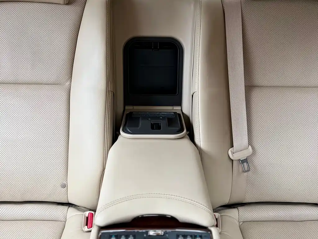 Lexus LS 2015 — фото 35