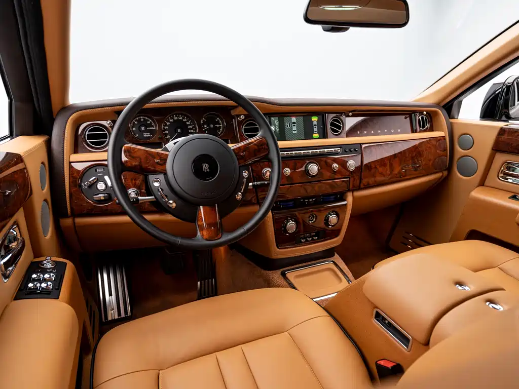 Rolls-Royce Phantom 2016 — фото 10