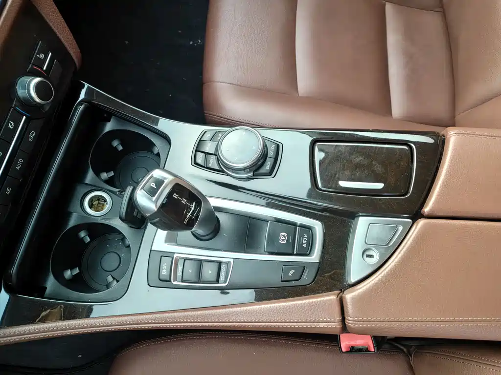 BMW 5 Series 2014 — фото 11