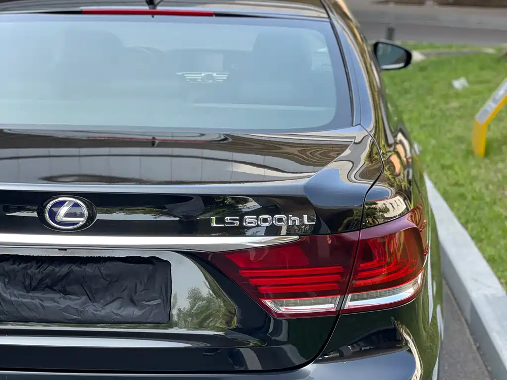 Lexus LS 2014 — фото 13