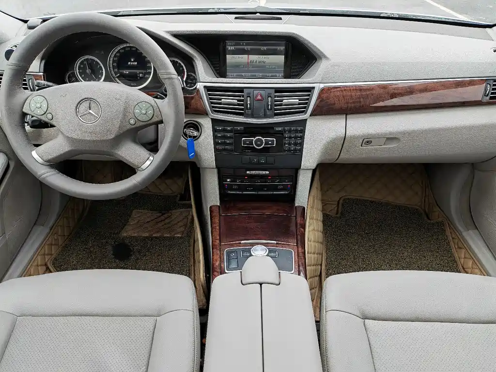 Mercedes-Benz E-Class 2013 — фото 13