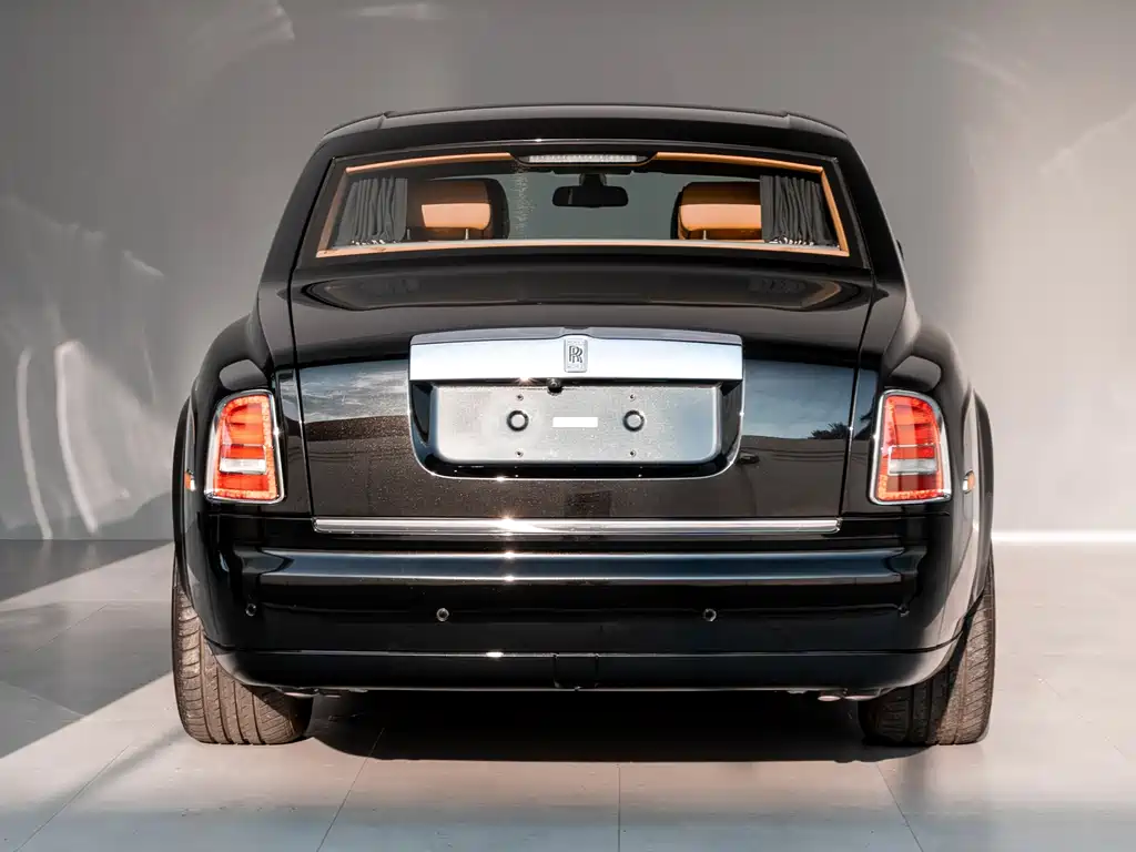 Rolls-Royce Phantom 2016 — фото 29