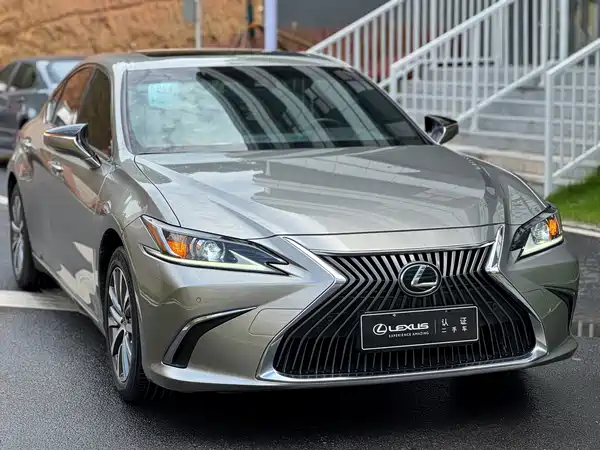 Lexus ES 2018