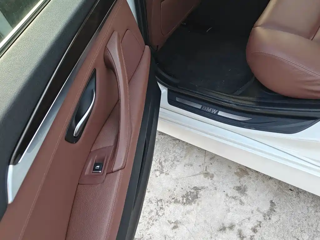 BMW 5 Series 2014 — фото 13
