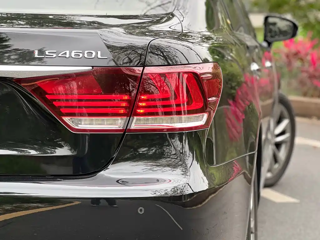 Lexus LS 2015 — фото 39