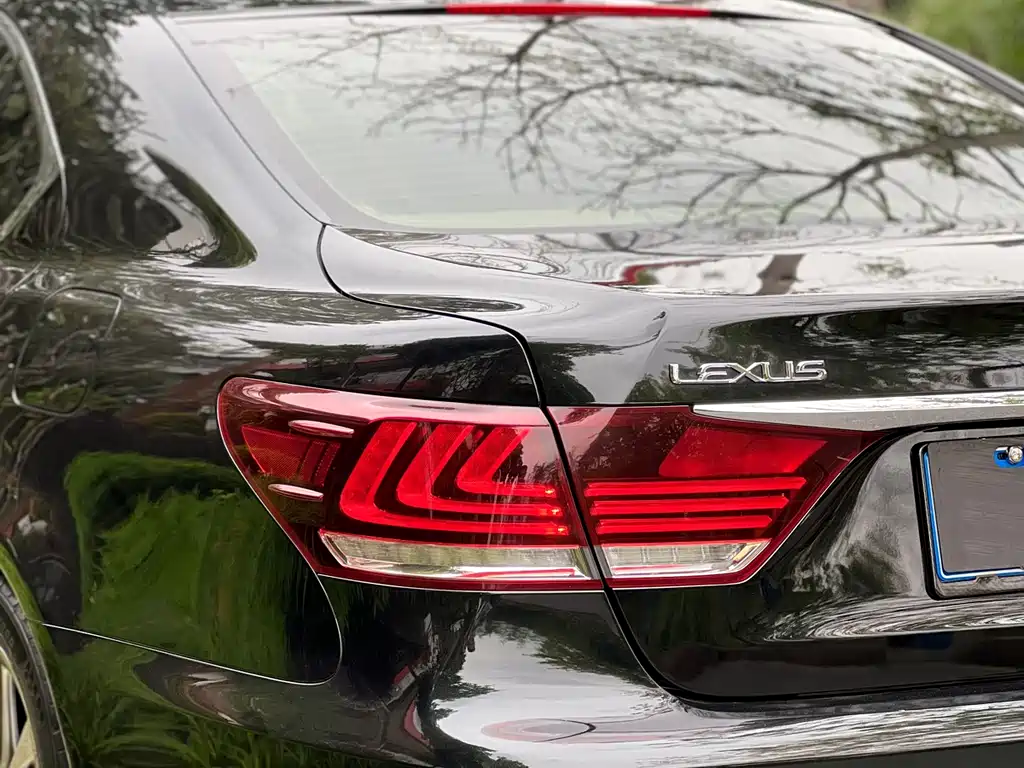 Lexus LS 2015 — фото 29