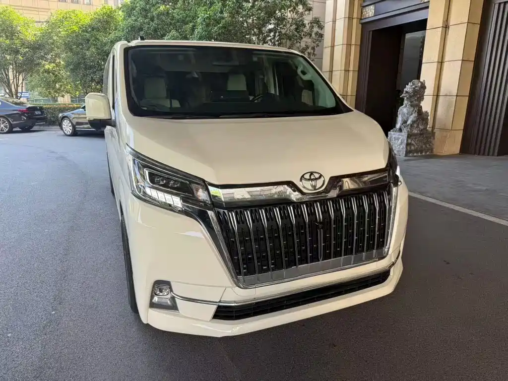 Toyota Hiace 2024 — фото 3