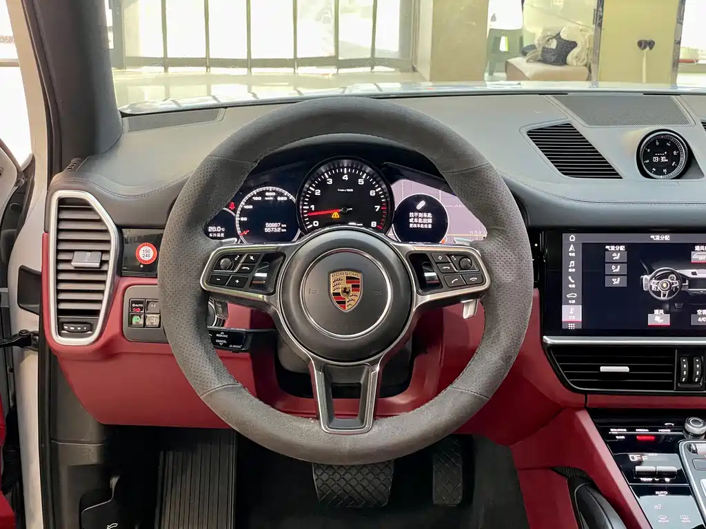 Porsche Cayenne 2019 — фото 20