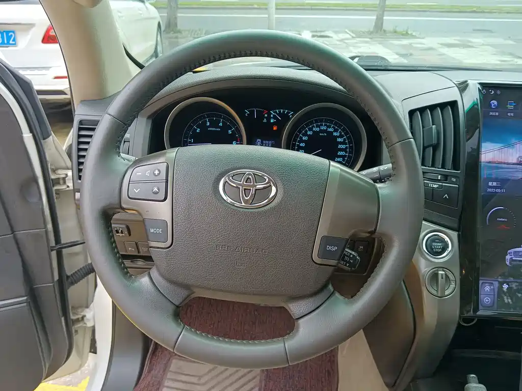 Toyota Land Cruiser 2010 — фото 10