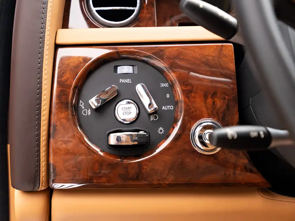 Rolls-Royce Phantom 2016 — фото 7