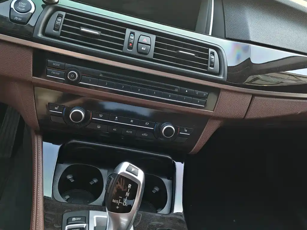 BMW 5 Series 2014 — фото 14