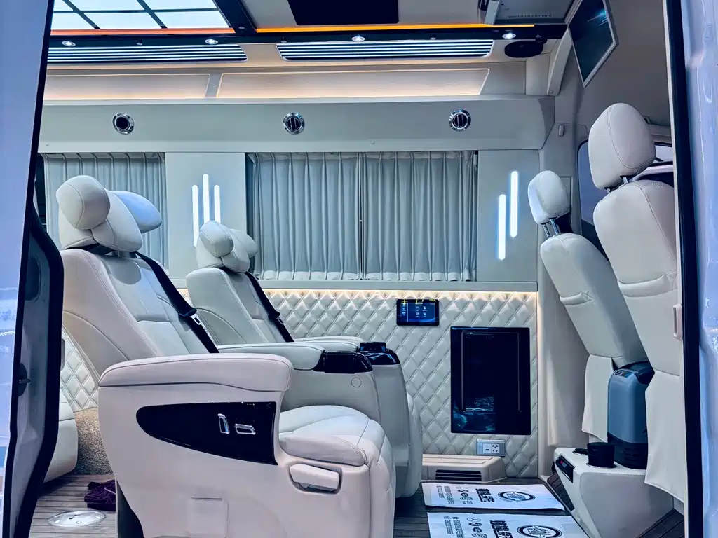 Mercedes-Benz Sprinter 2018 — фото 13