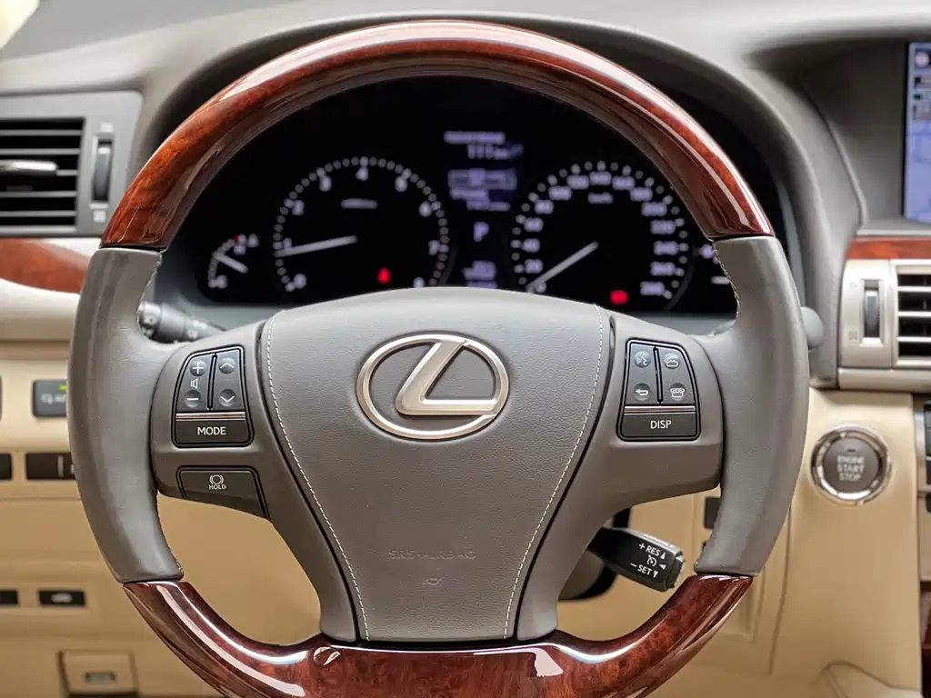 Lexus LS 2015 — фото 20
